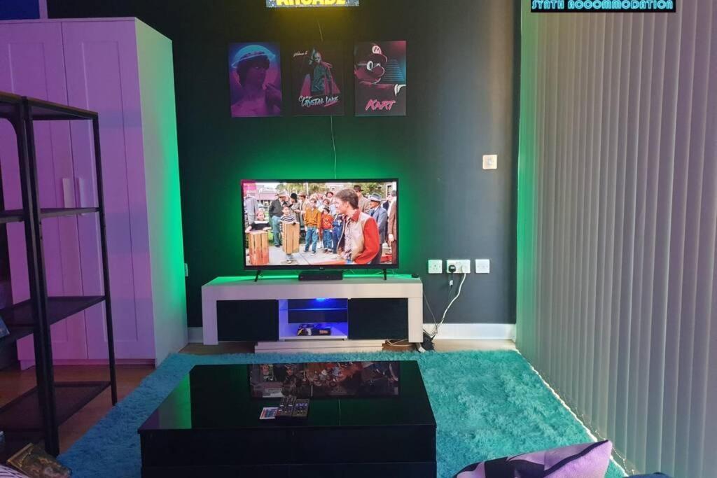 80S Retro 1Bed Studio Serviced Apartment Canary Wharf Perfect For Solo & Couple Travellers London Exteriör bild
