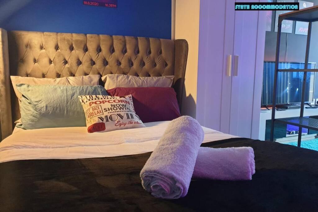 80S Retro 1Bed Studio Serviced Apartment Canary Wharf Perfect For Solo & Couple Travellers London Exteriör bild