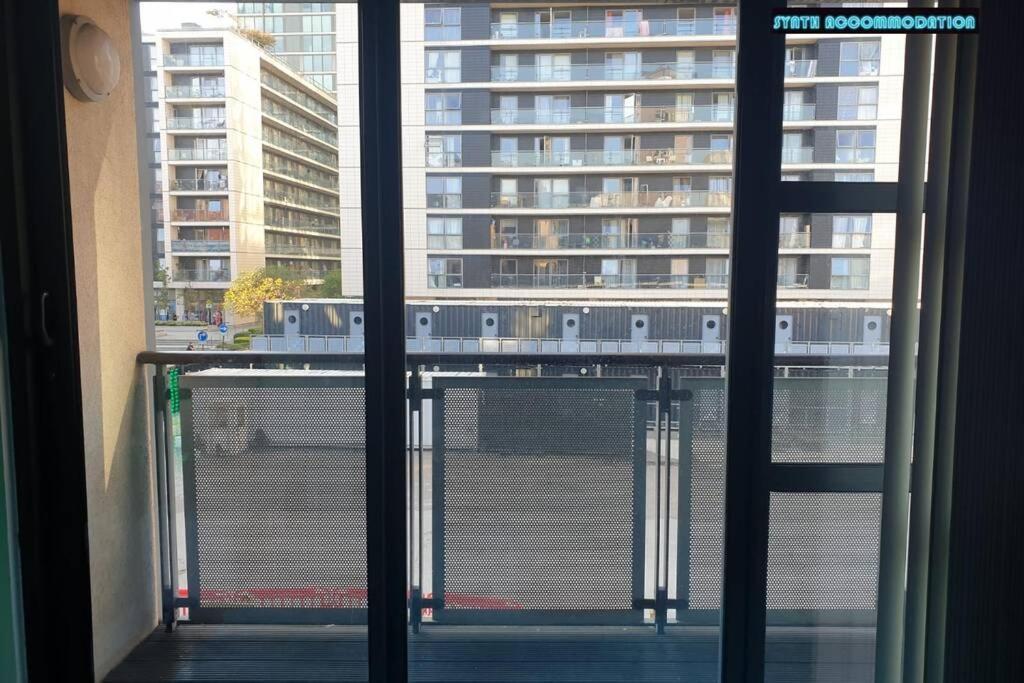 80S Retro 1Bed Studio Serviced Apartment Canary Wharf Perfect For Solo & Couple Travellers London Exteriör bild