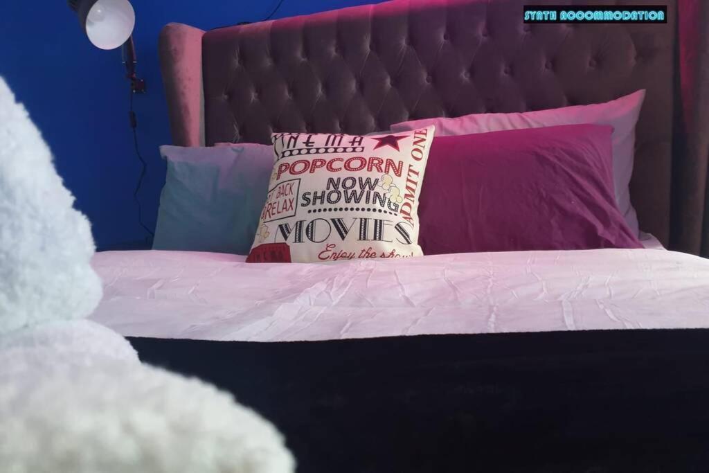 80S Retro 1Bed Studio Serviced Apartment Canary Wharf Perfect For Solo & Couple Travellers London Exteriör bild