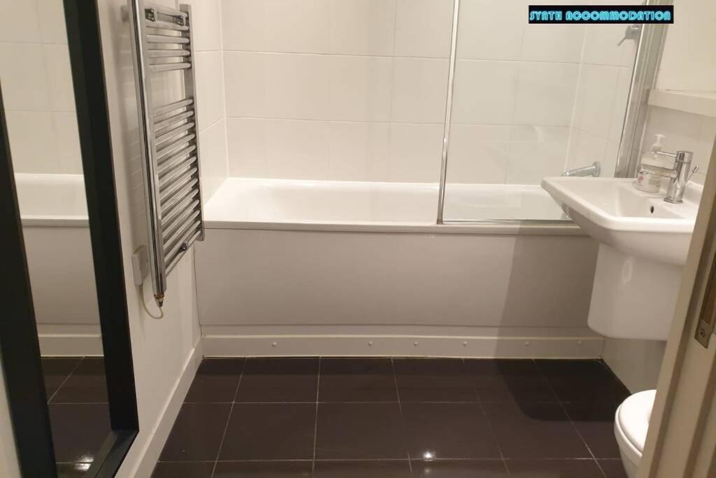 80S Retro 1Bed Studio Serviced Apartment Canary Wharf Perfect For Solo & Couple Travellers London Exteriör bild